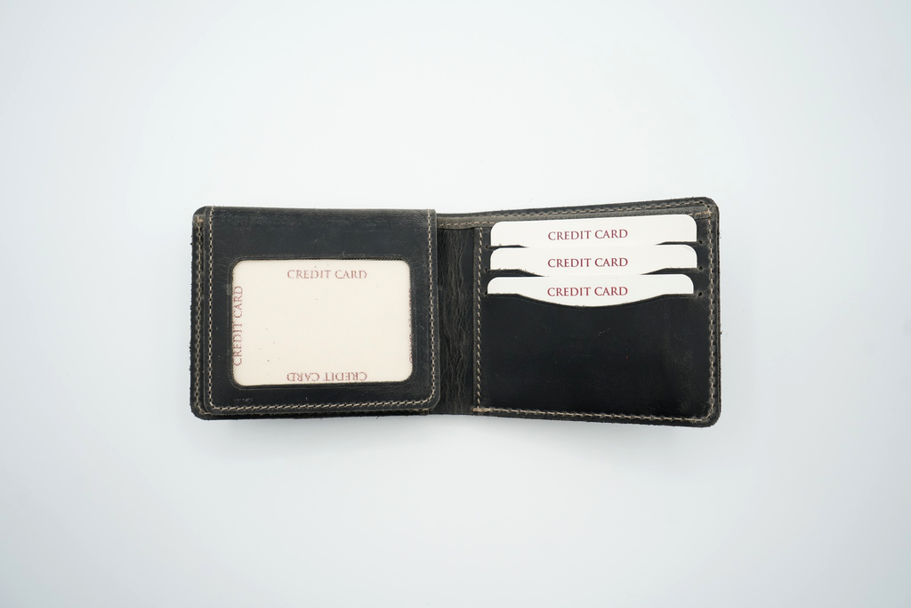 Men’s Full-Grain Crazy Leather Bifold Wallet with ID Window : Brown